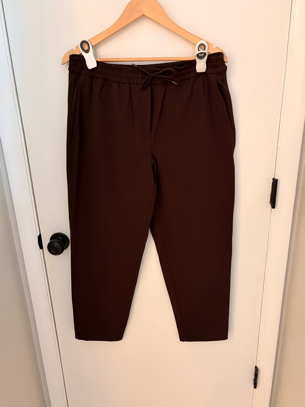 Lululemon tapered-leg mid rise 7/8 pant
